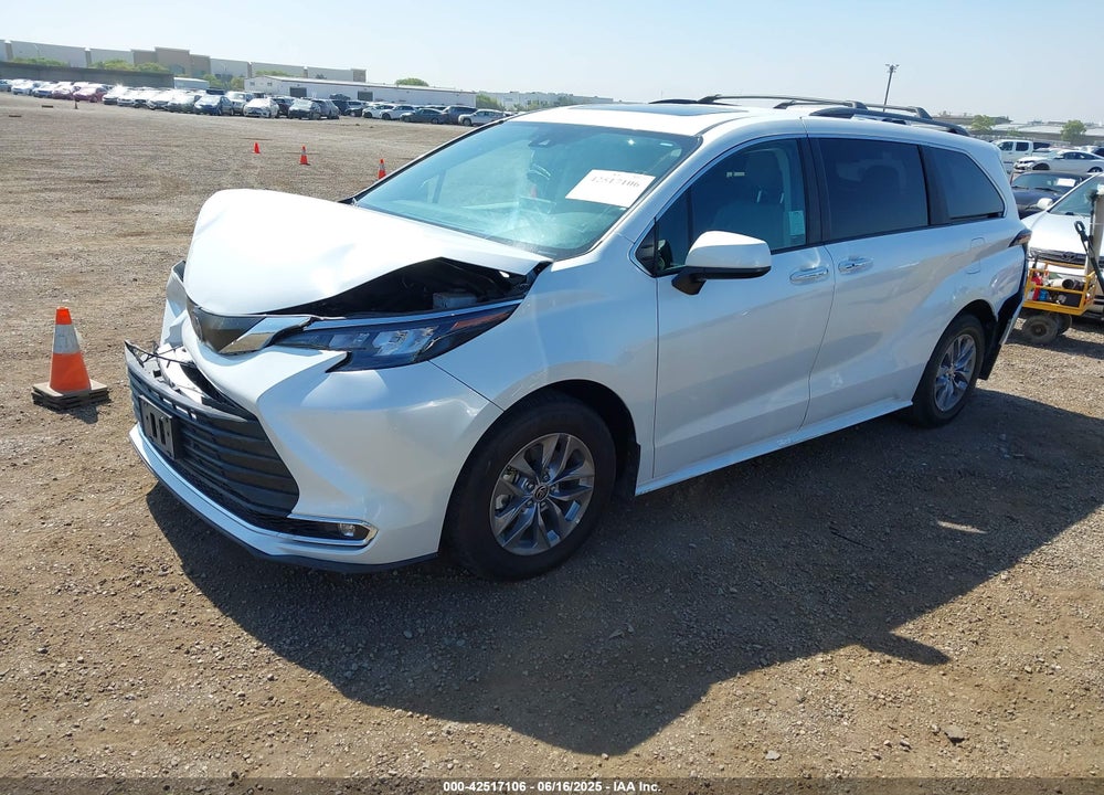2024 TOYOTA SIENNA XLE VIN: 5TDJRKEC8RS220344