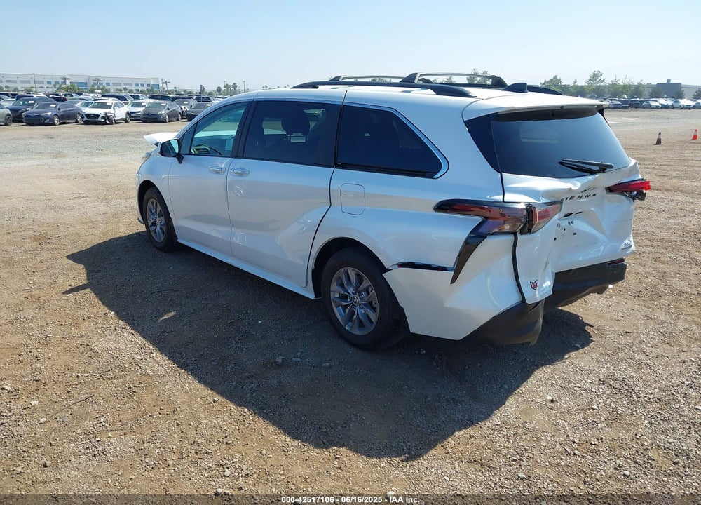 2024 TOYOTA SIENNA XLE VIN: 5TDJRKEC8RS220344