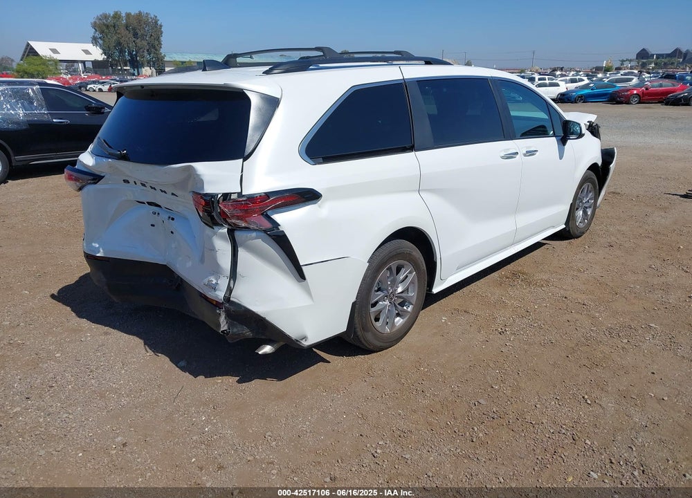2024 TOYOTA SIENNA XLE VIN: 5TDJRKEC8RS220344