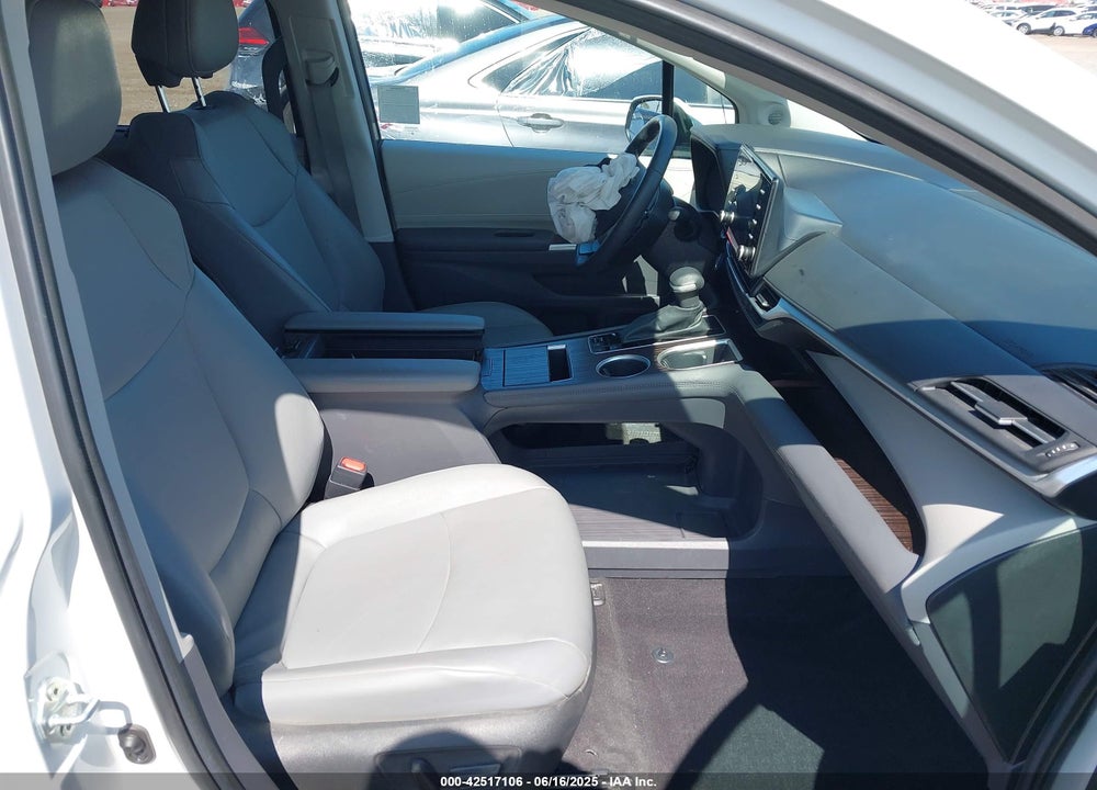 2024 TOYOTA SIENNA XLE VIN: 5TDJRKEC8RS220344