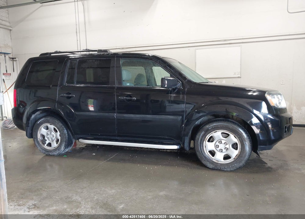 2011 HONDA PILOT VIN: 5FNYF4H27BB047075