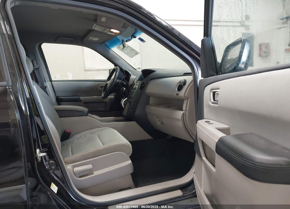 2011 HONDA PILOT VIN: 5FNYF4H27BB047075