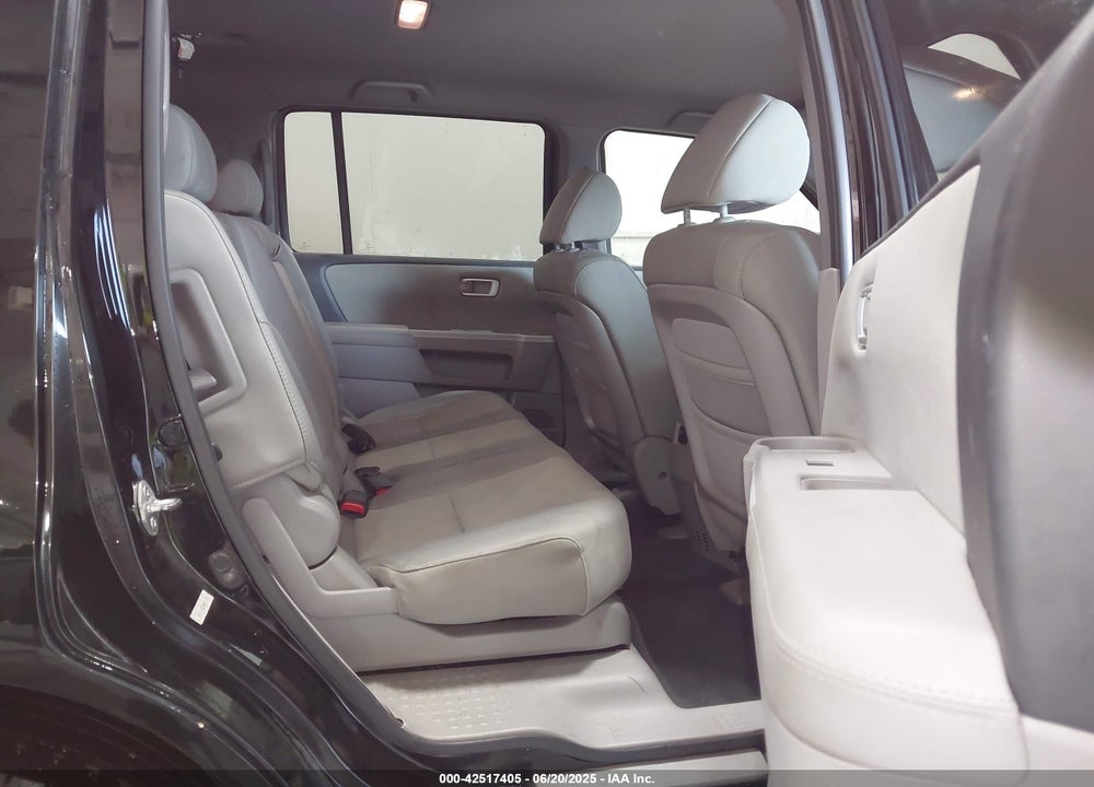 2011 HONDA PILOT VIN: 5FNYF4H27BB047075