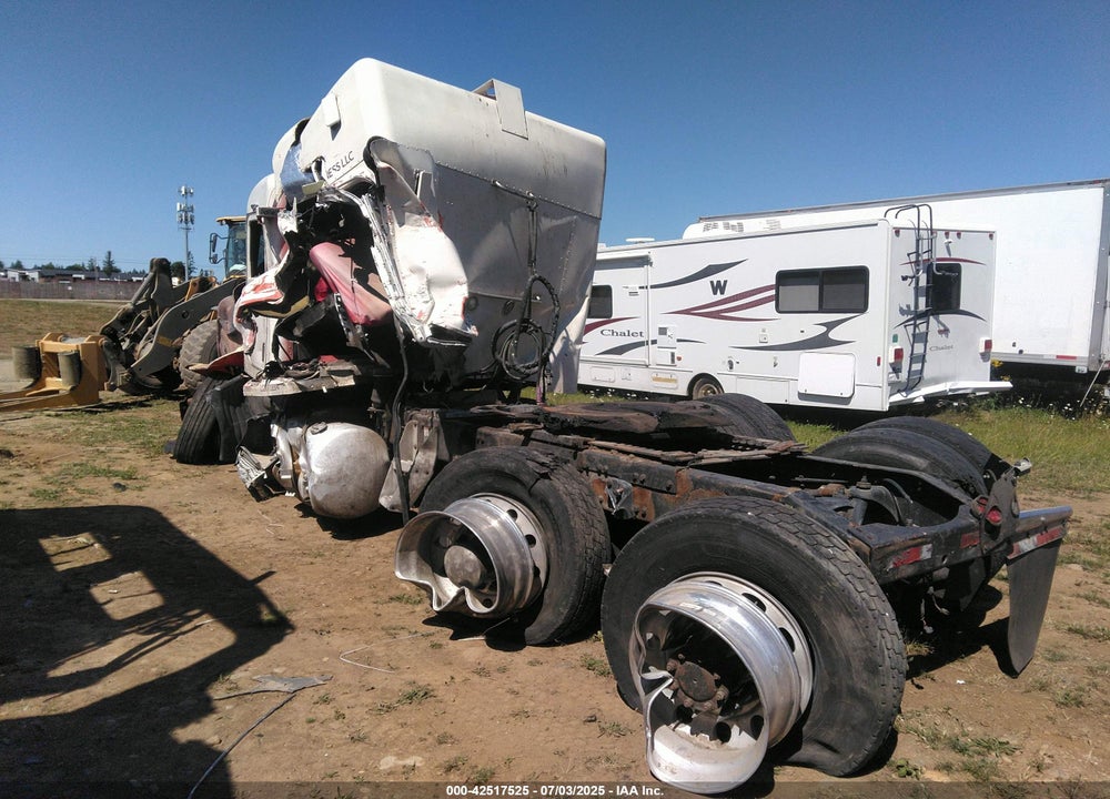 2009 PETERBILT 386 VIN: 1XPHD49X79D772322