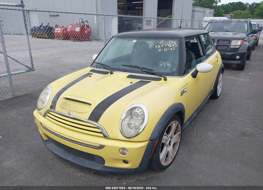 2005 MINI COOPER S VIN: WMWRE33565TG96225