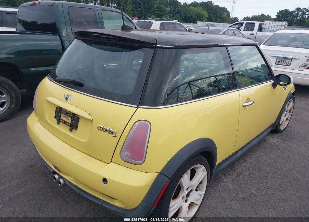 2005 MINI COOPER S VIN: WMWRE33565TG96225