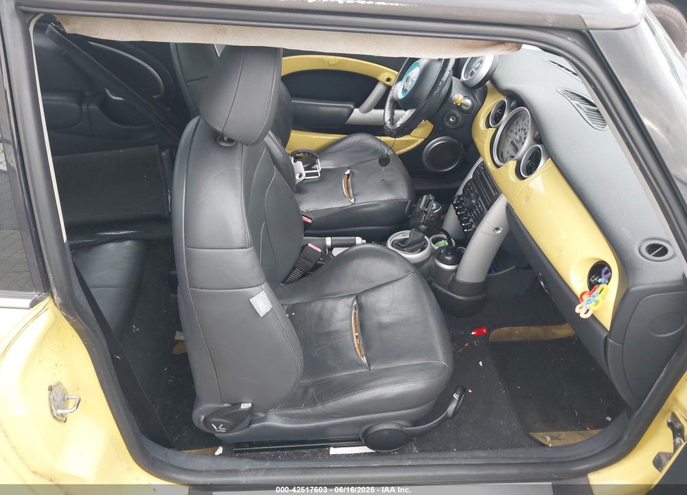 2005 MINI COOPER S VIN: WMWRE33565TG96225
