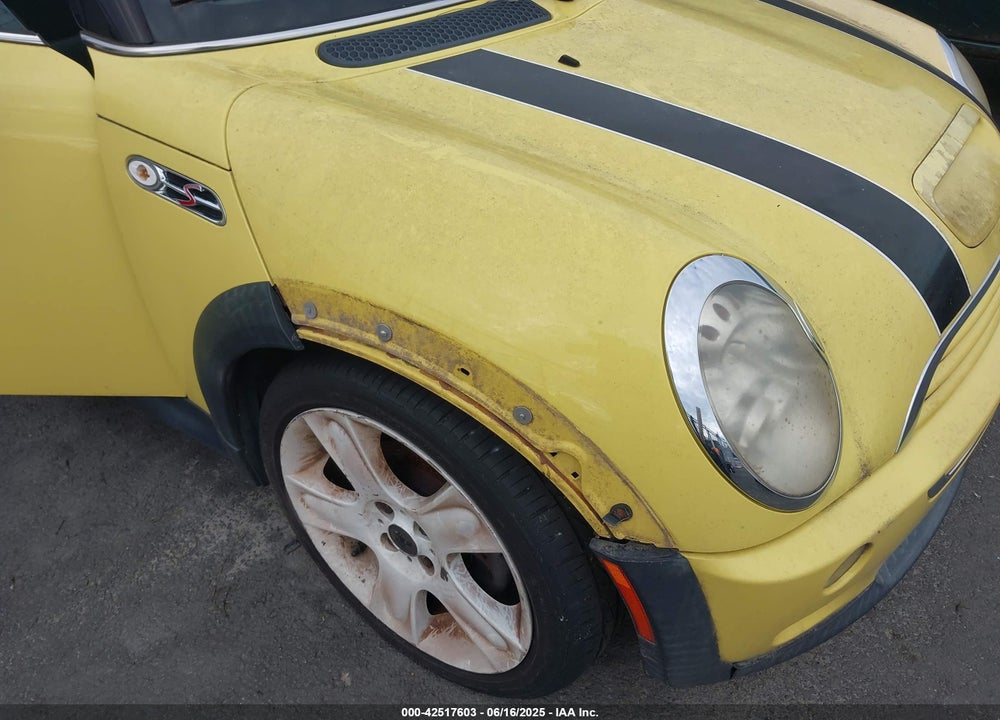 2005 MINI COOPER S VIN: WMWRE33565TG96225