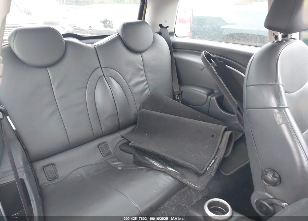 2005 MINI COOPER S VIN: WMWRE33565TG96225