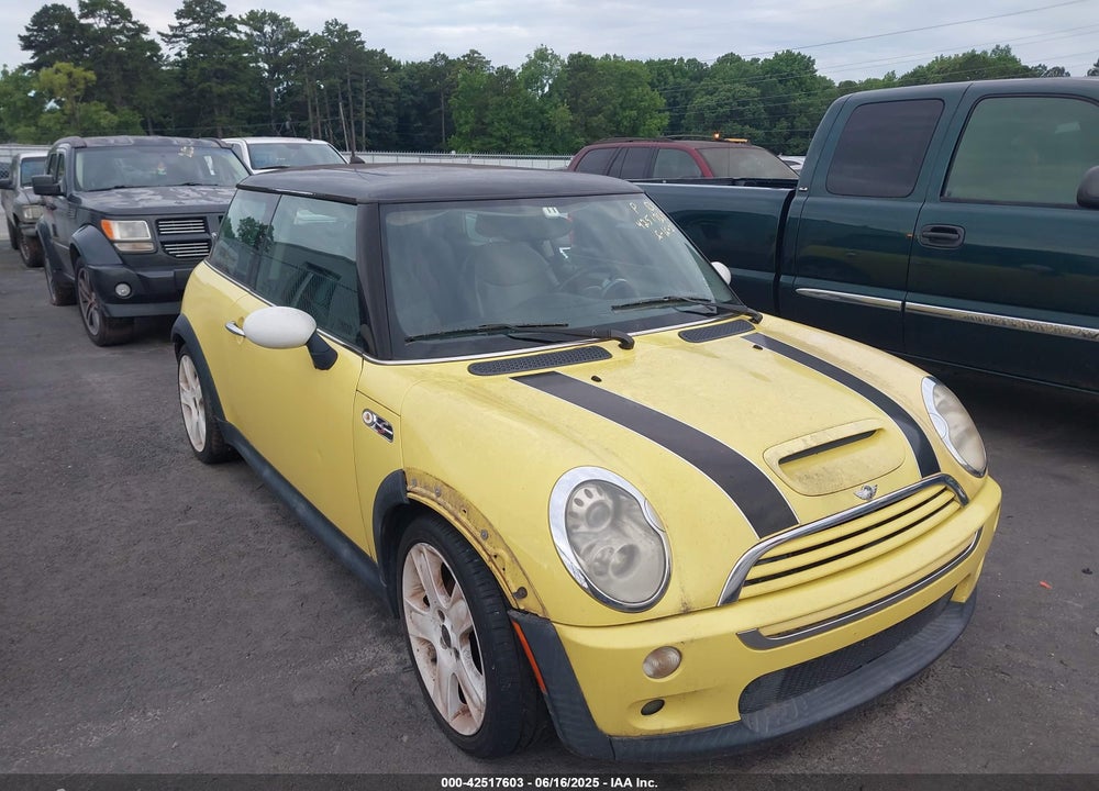 2005 MINI COOPER S VIN: WMWRE33565TG96225