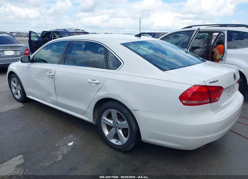 2013 VOLKSWAGEN PASSAT VIN: 1VWBP7A37DC106808