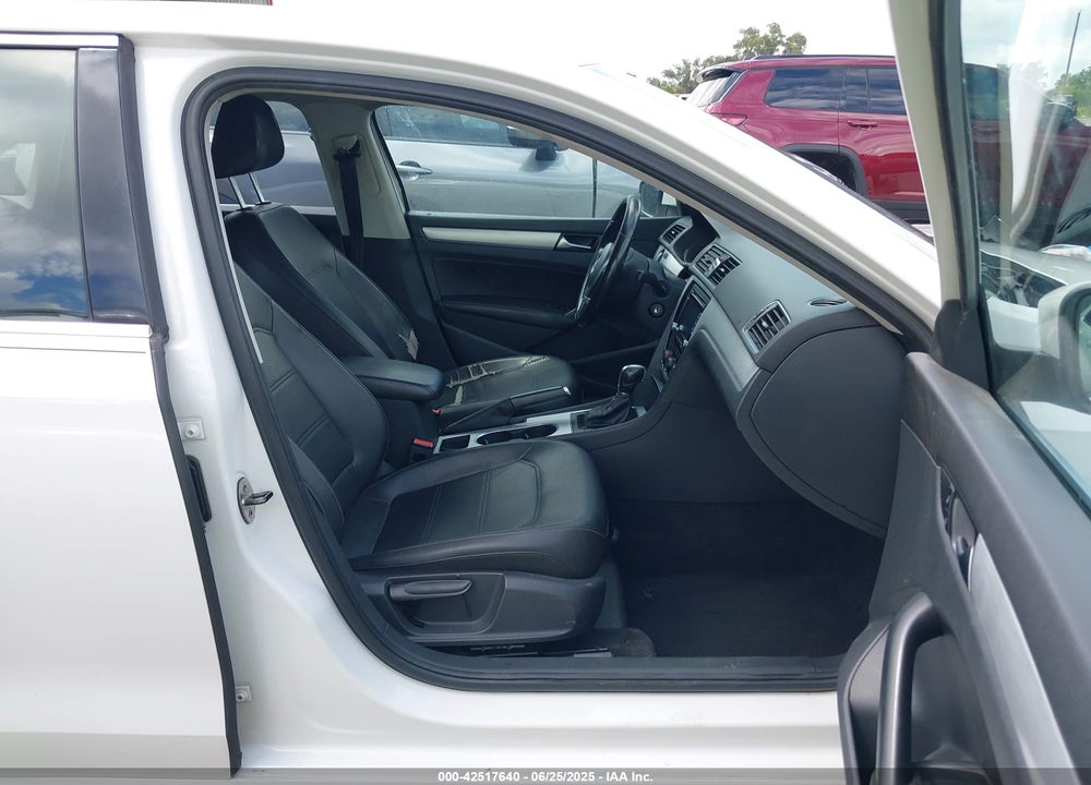 2013 VOLKSWAGEN PASSAT VIN: 1VWBP7A37DC106808