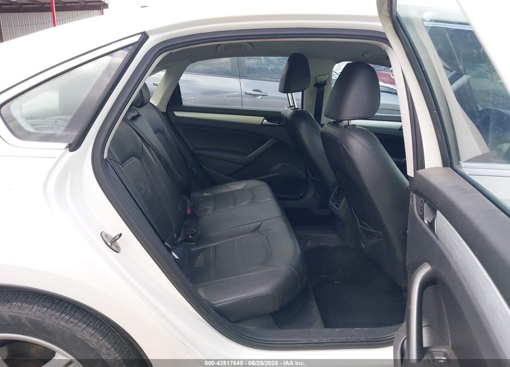 2013 VOLKSWAGEN PASSAT VIN: 1VWBP7A37DC106808