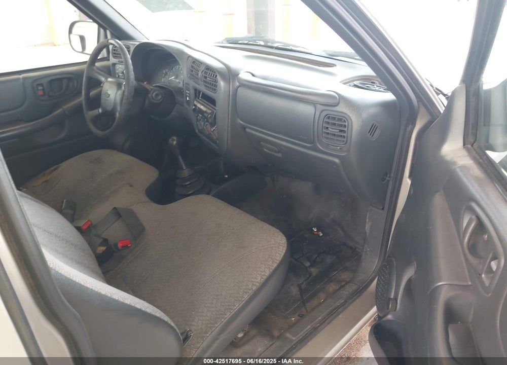 2002 CHEVROLET S-10 VIN: 1GCCS145628137953