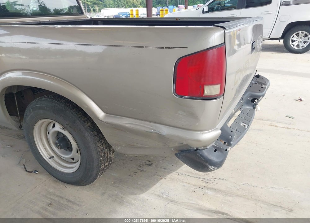 2002 CHEVROLET S-10 VIN: 1GCCS145628137953