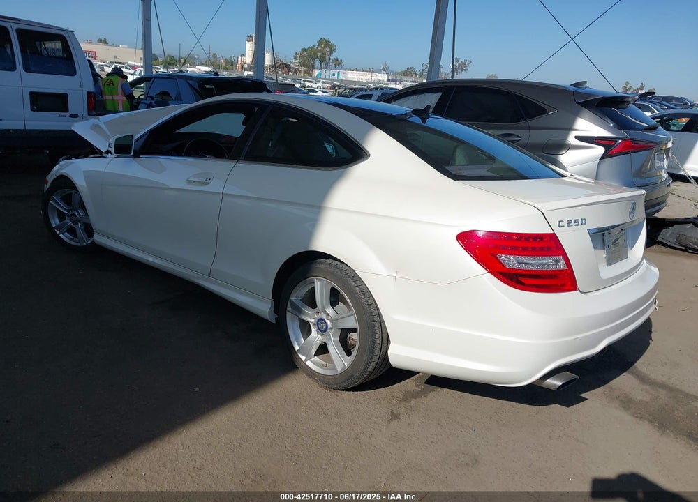 2013 MERCEDES-BENZ C CLASS VIN: WDDGJ4HBXDG032143
