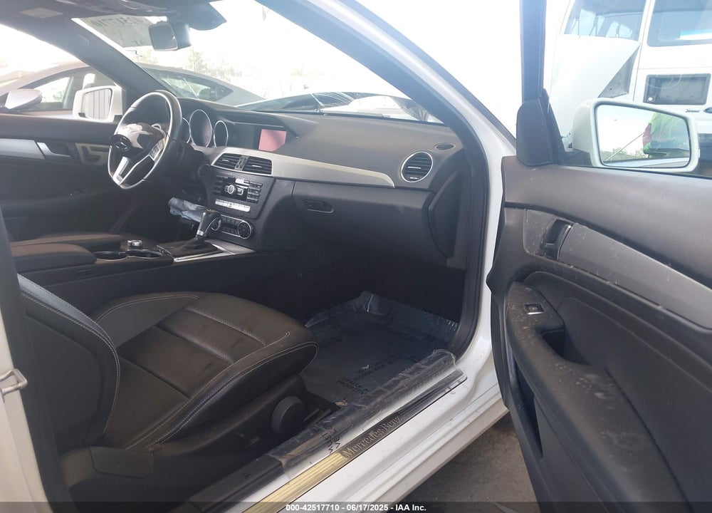 2013 MERCEDES-BENZ C CLASS VIN: WDDGJ4HBXDG032143
