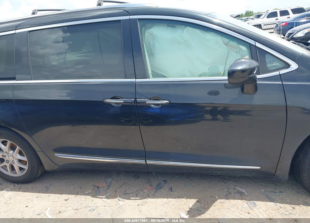 2020 CHRYSLER PACIFICA TOURING L VIN: 2C4RC1BG6LR173126