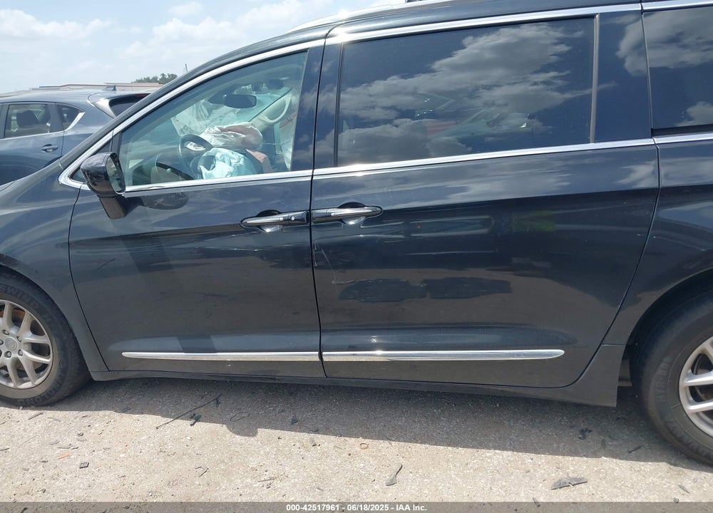 2020 CHRYSLER PACIFICA TOURING L VIN: 2C4RC1BG6LR173126