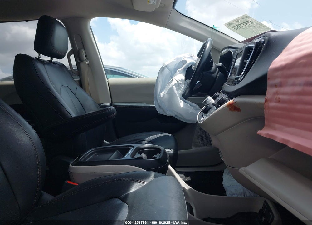 2020 CHRYSLER PACIFICA TOURING L VIN: 2C4RC1BG6LR173126
