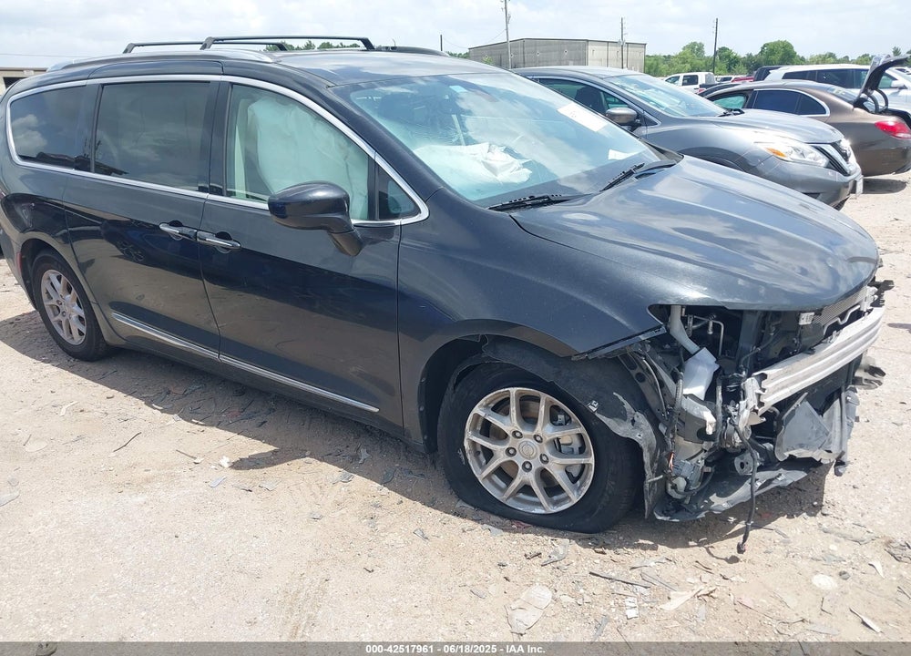 2020 CHRYSLER PACIFICA TOURING L VIN: 2C4RC1BG6LR173126