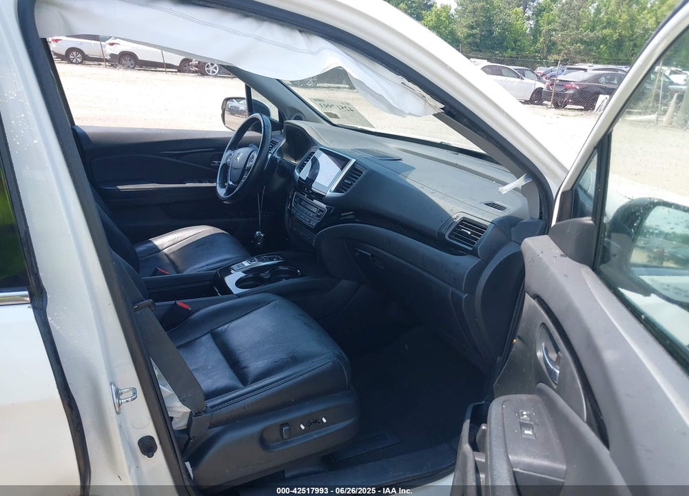 2017 HONDA PILOT VIN: 5FNYF6H93HB030016
