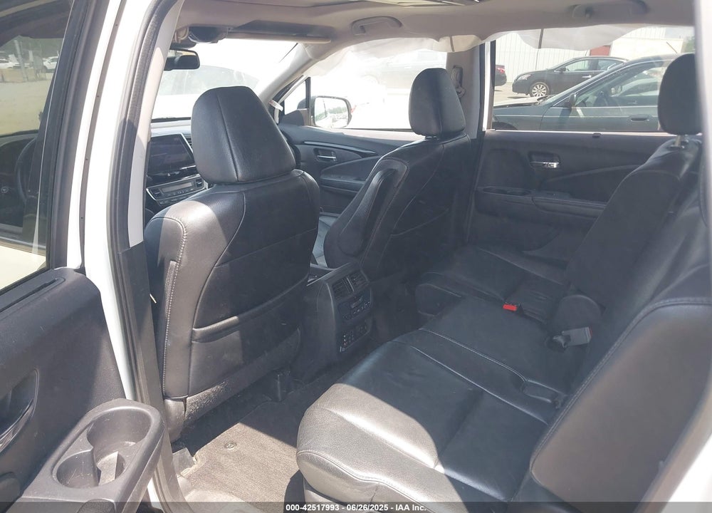 2017 HONDA PILOT VIN: 5FNYF6H93HB030016