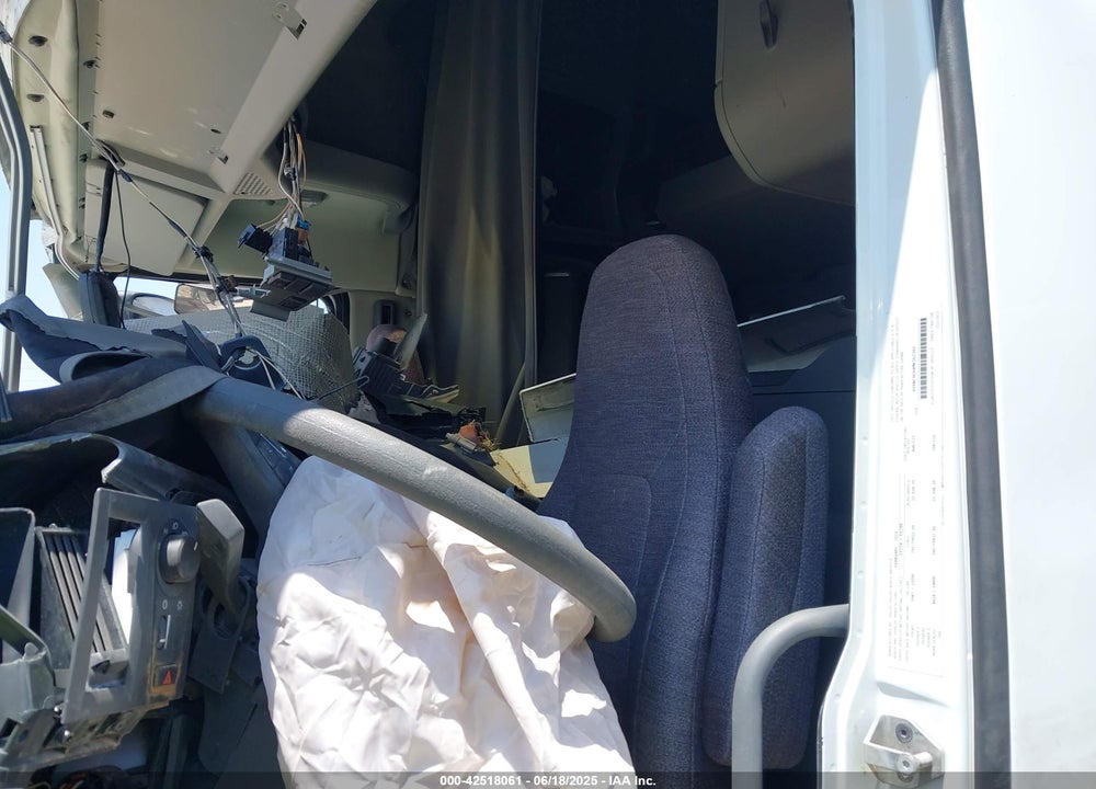 2021 VOLVO VNL VIN: 4V4NC9EH4MN262360