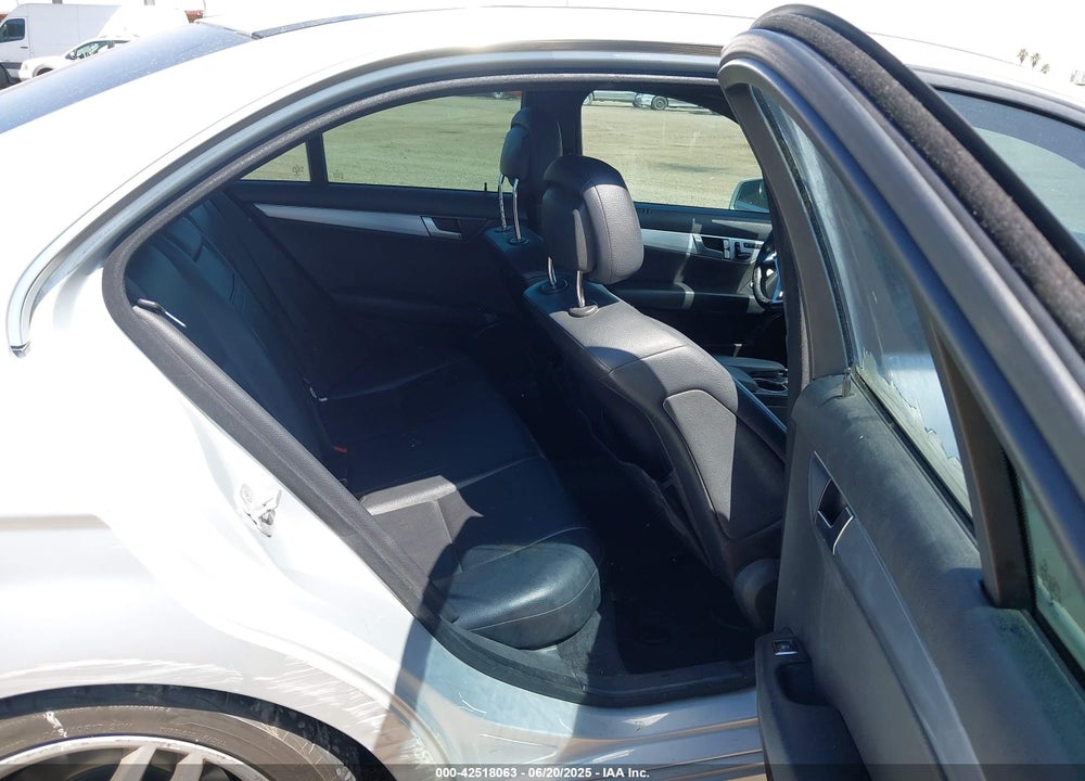 2014 MERCEDES-BENZ C CLASS VIN: WDDGF4HB1EA933861