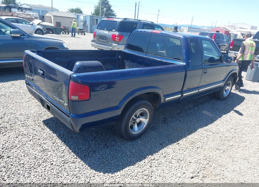 2001 CHEVROLET S-10 VIN: 1GCCS195518132380