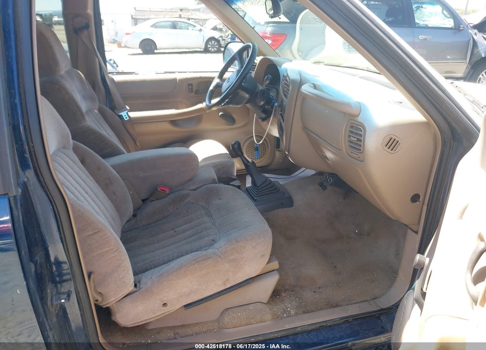 2001 CHEVROLET S-10 VIN: 1GCCS195518132380