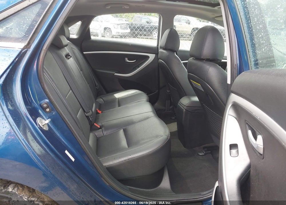 2016 HYUNDAI ELANTRA GT VIN: KMHD35LH5GU300025