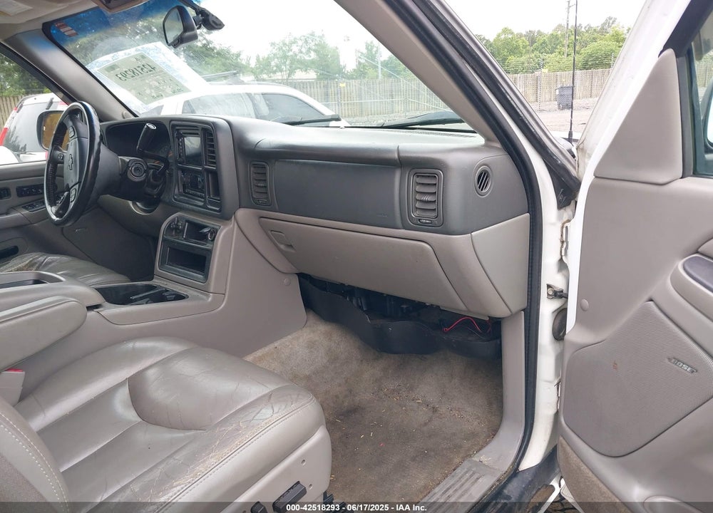2005 CHEVROLET TAHOE LT VIN: 1GNEK13T65J160906