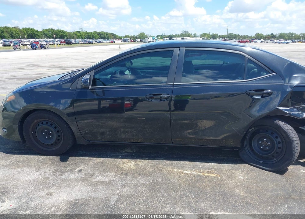 2018 TOYOTA COROLLA LE VIN: 5YFBURHE0JP823312