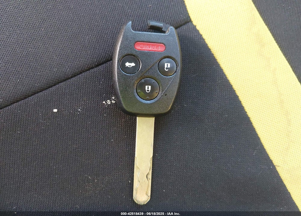 2011 HONDA CIVIC VIN: 19XFA1F80BE015652