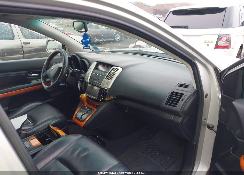 2008 LEXUS RX VIN: 2T2HK31U08C084172