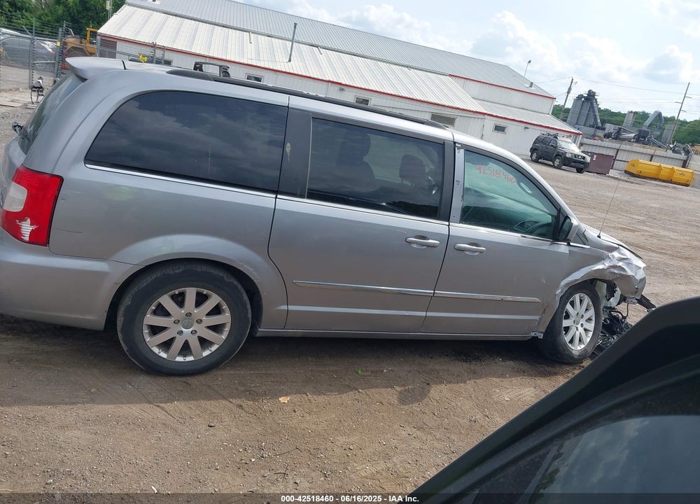 2016 CHRYSLER TOWN & COUNTRY VIN: 2C4RC1BGXGR245628