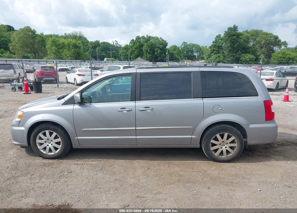 2016 CHRYSLER TOWN & COUNTRY VIN: 2C4RC1BGXGR245628