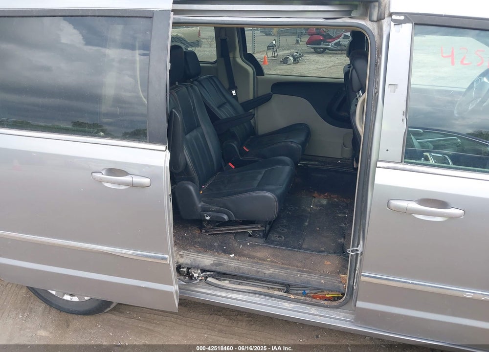 2016 CHRYSLER TOWN & COUNTRY VIN: 2C4RC1BGXGR245628