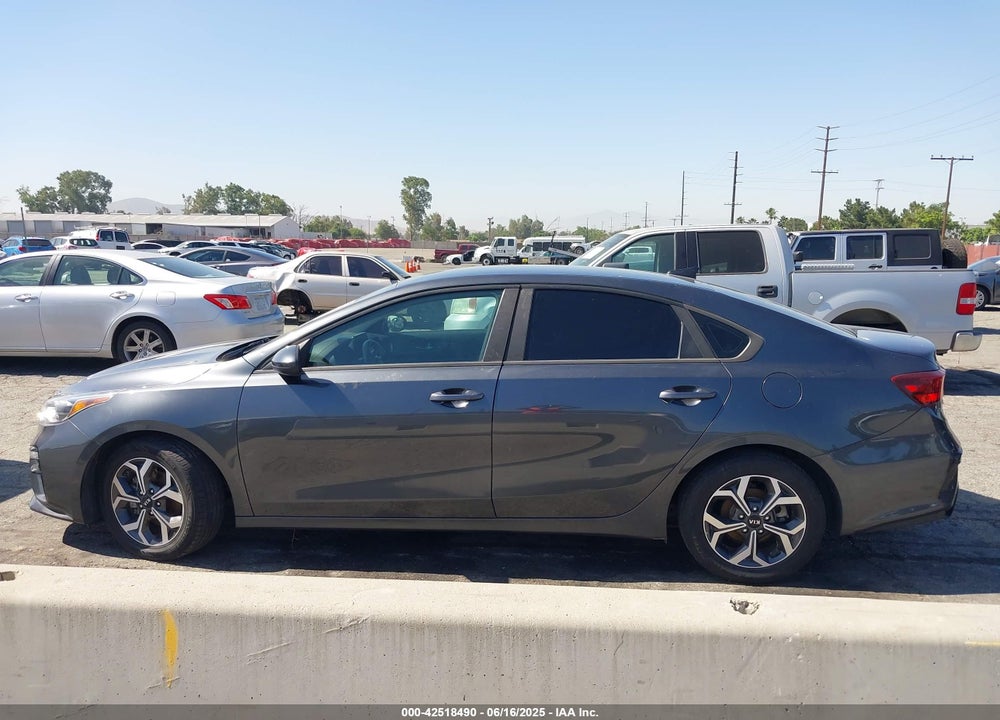 2019 KIA FORTE LXS VIN: 3KPF24AD7KE090139