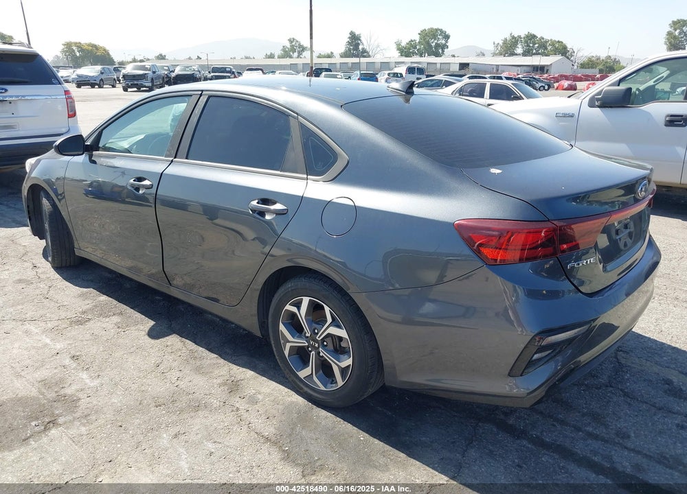 2019 KIA FORTE LXS VIN: 3KPF24AD7KE090139