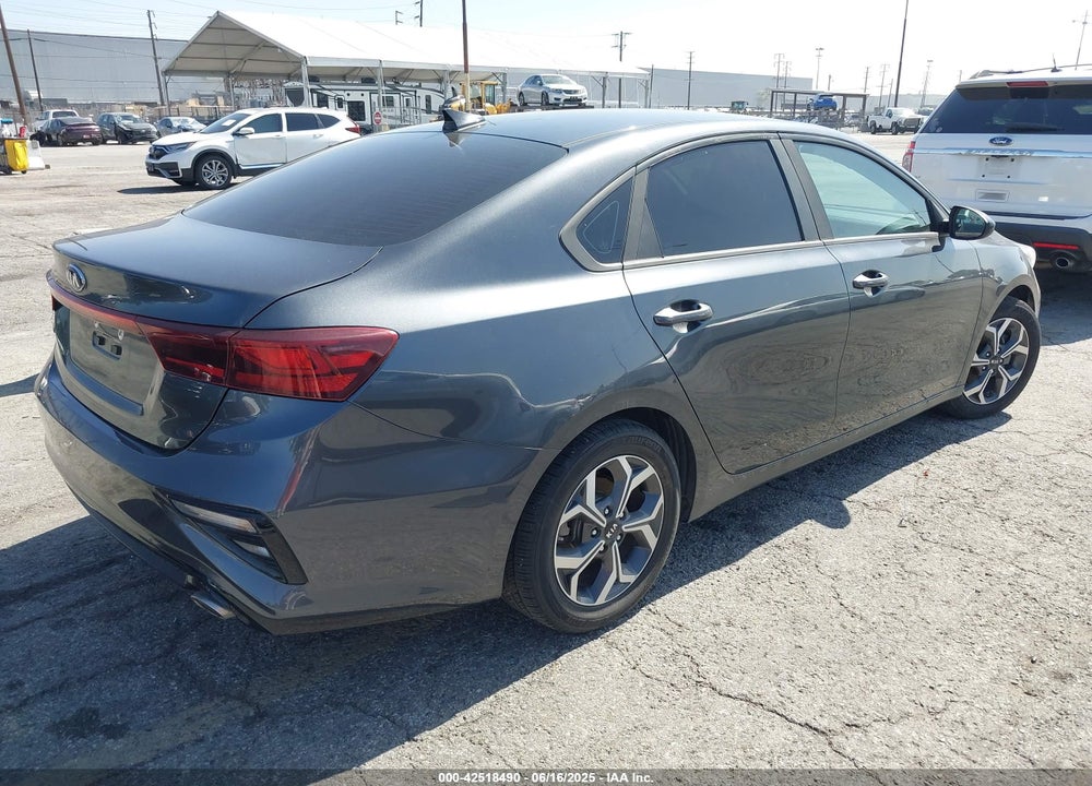 2019 KIA FORTE LXS VIN: 3KPF24AD7KE090139