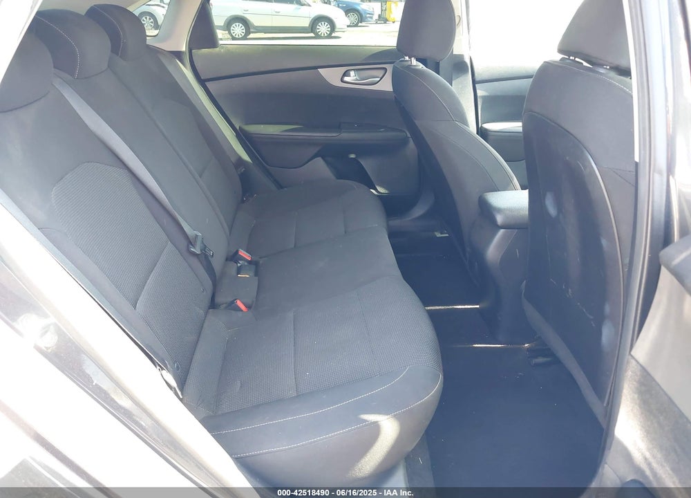 2019 KIA FORTE LXS VIN: 3KPF24AD7KE090139