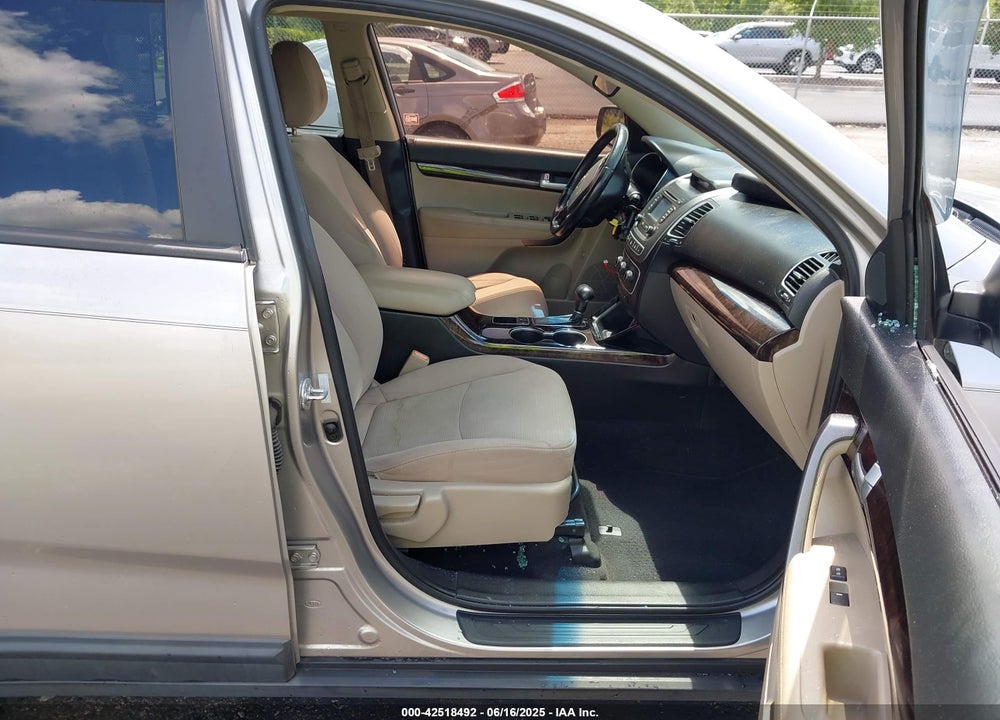 2014 KIA SORENTO VIN: 5XYKT3A60EG478120