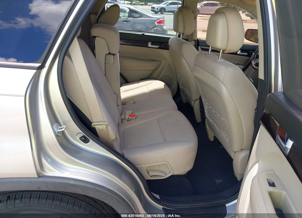 2014 KIA SORENTO VIN: 5XYKT3A60EG478120