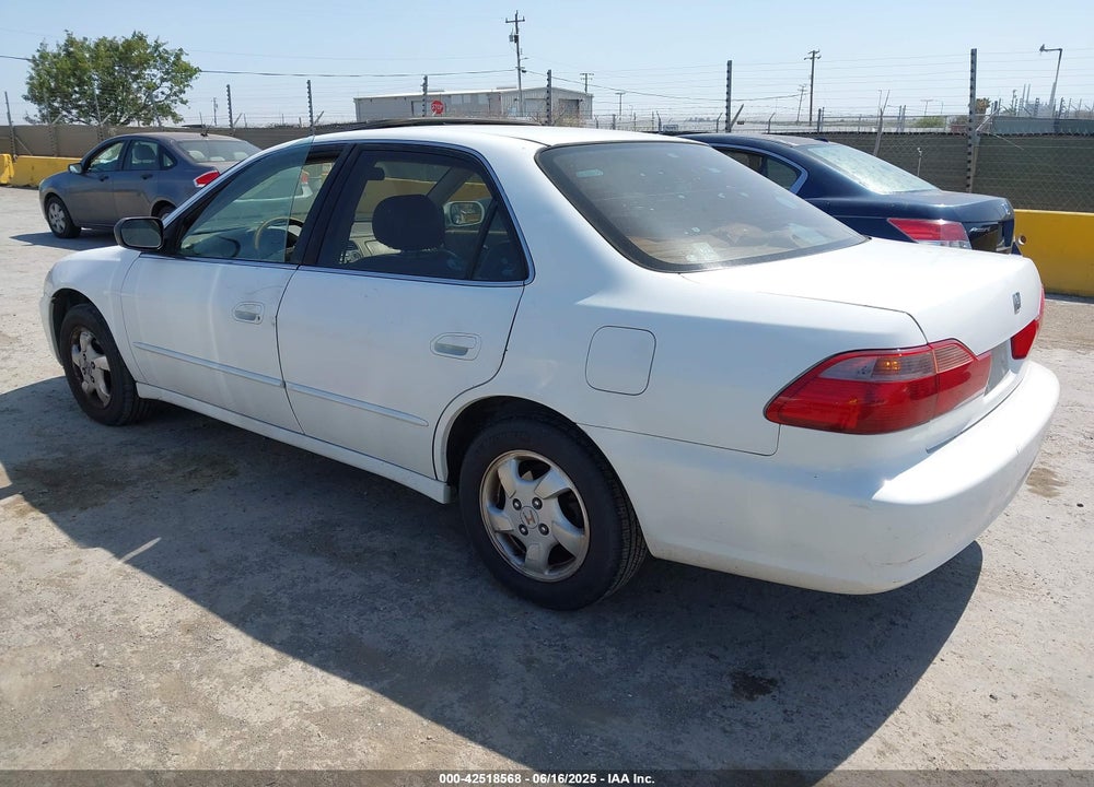 1998 HONDA ACCORD EX VIN: 1HGCG5659WA212571