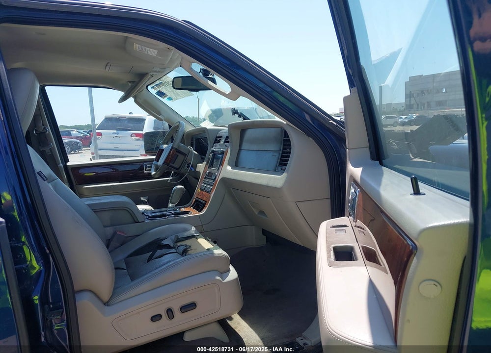 2011 LINCOLN NAVIGATOR VIN: 5LMJJ2H50BEJ04807