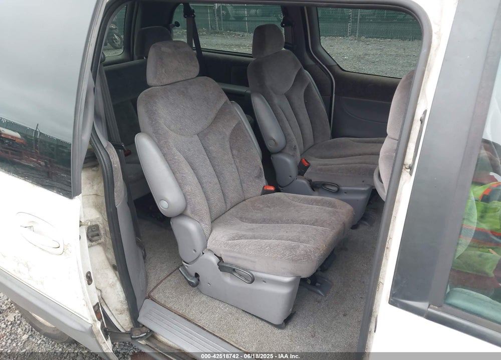 1998 DODGE GRAND CARAVAN ES/LE VIN: 1B4GT54L1WB602522
