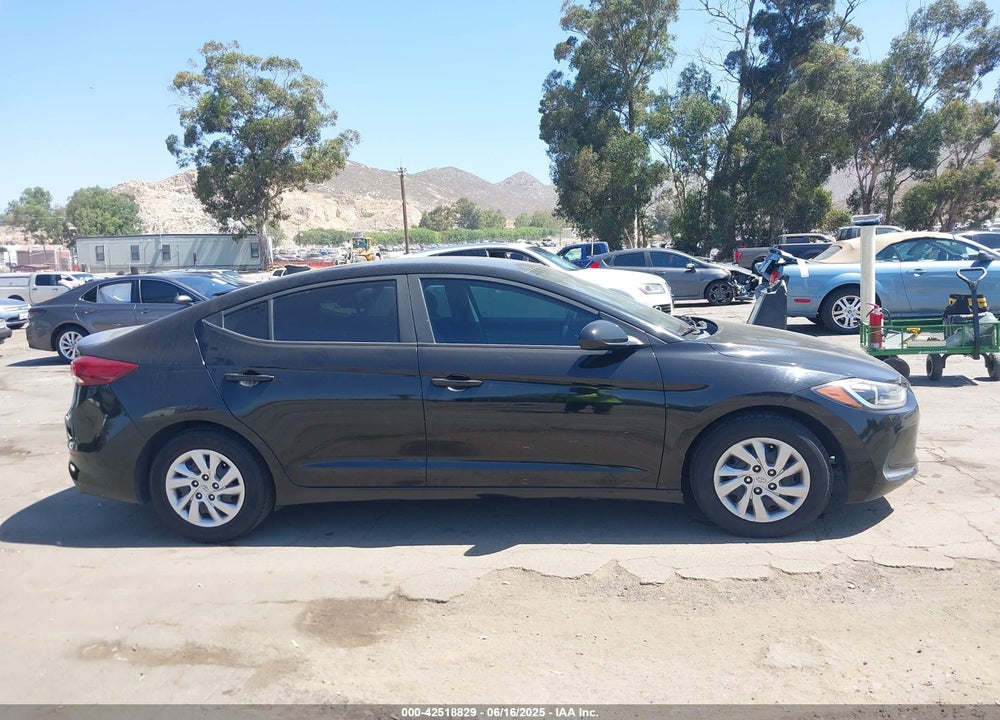 2017 HYUNDAI ELANTRA VIN: KMHD74LF5HU347490
