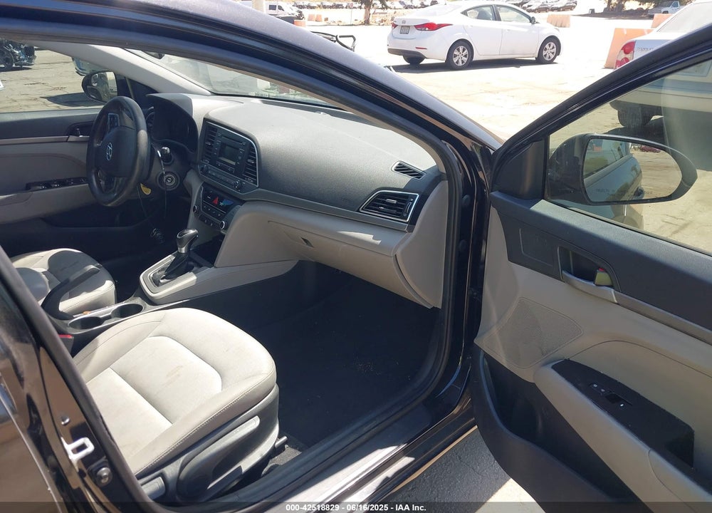 2017 HYUNDAI ELANTRA VIN: KMHD74LF5HU347490